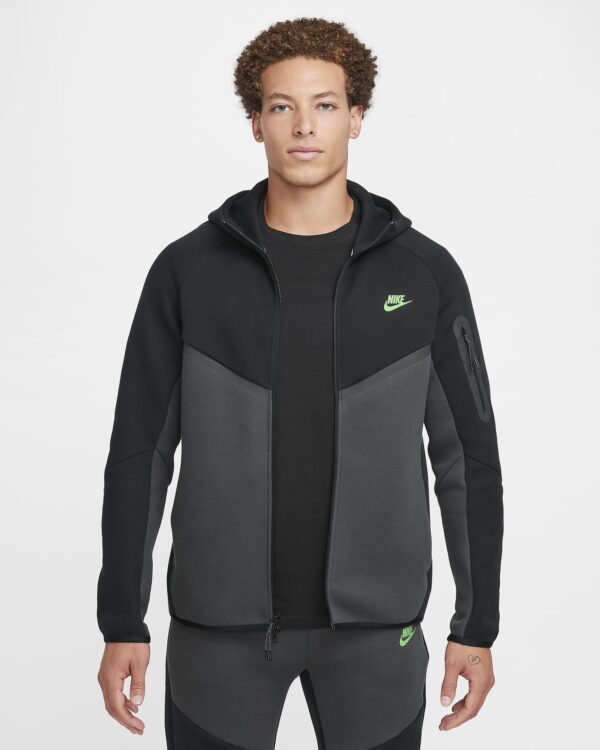 NIKE TECH